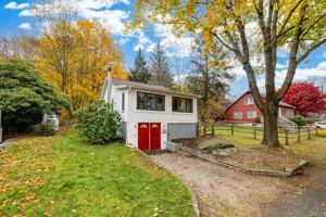 featured image of 30 Lakeview Dr