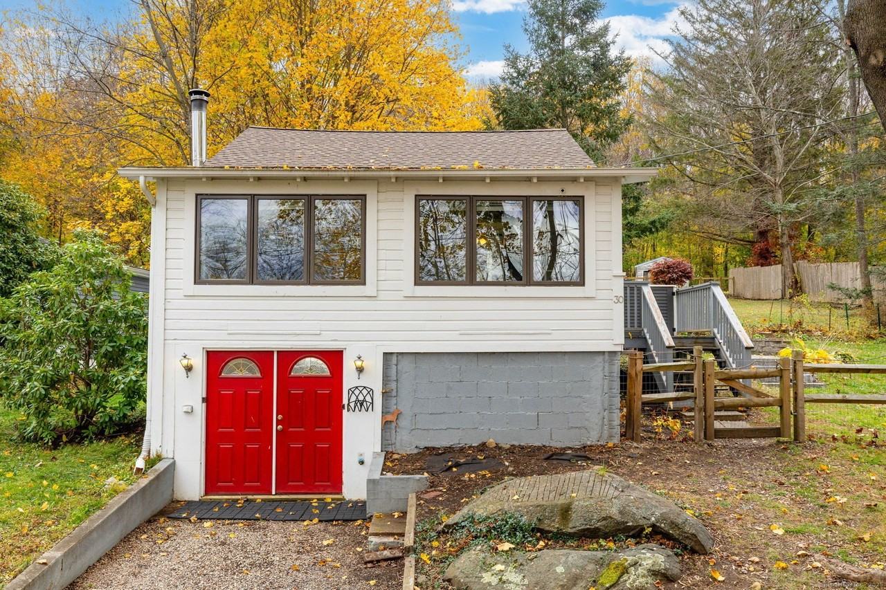 30 Lakeview Dr - Photo 3 of 27