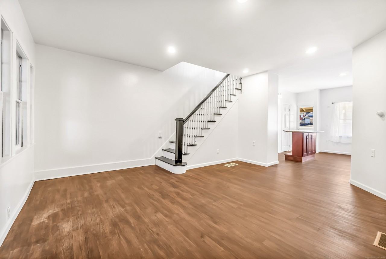 236 Wood St - Photo 3 of 28