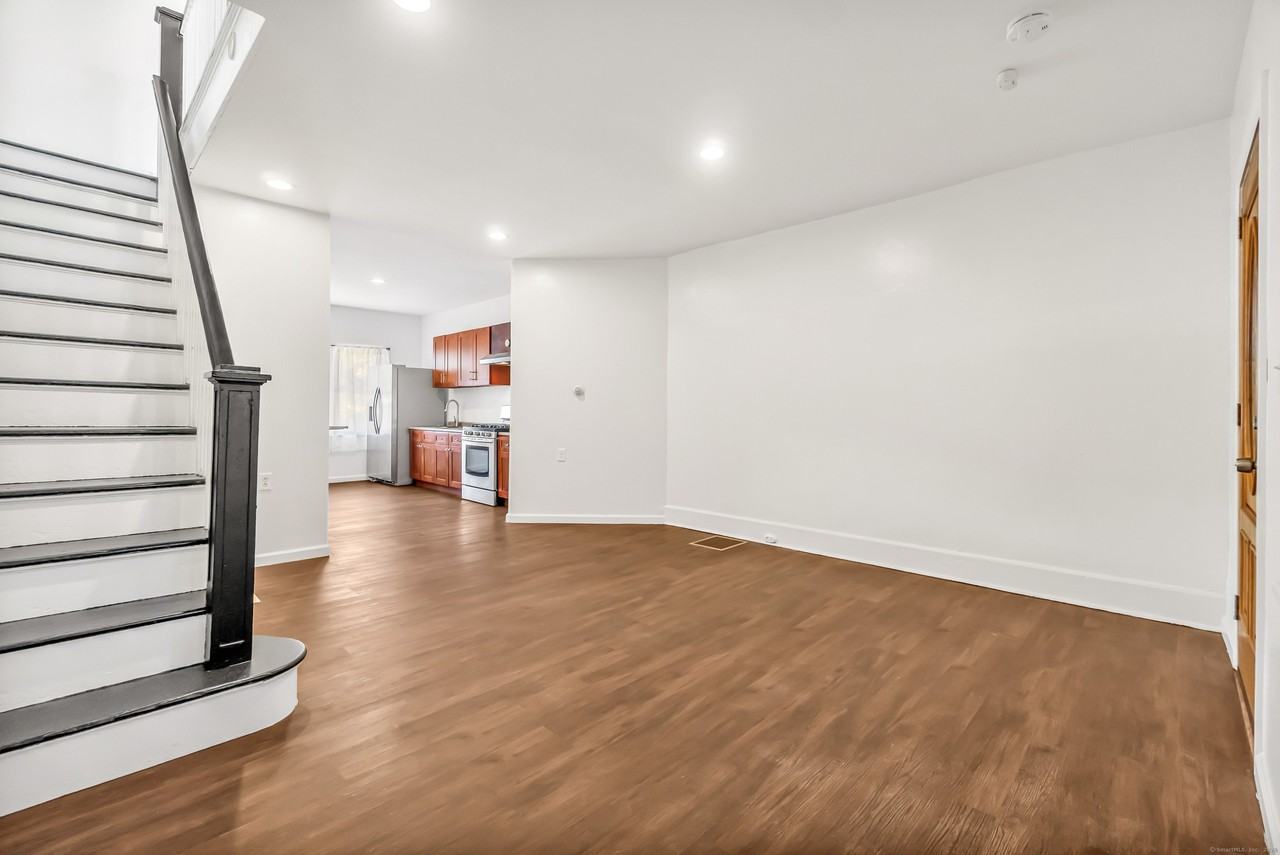 236 Wood St - Photo 4 of 28