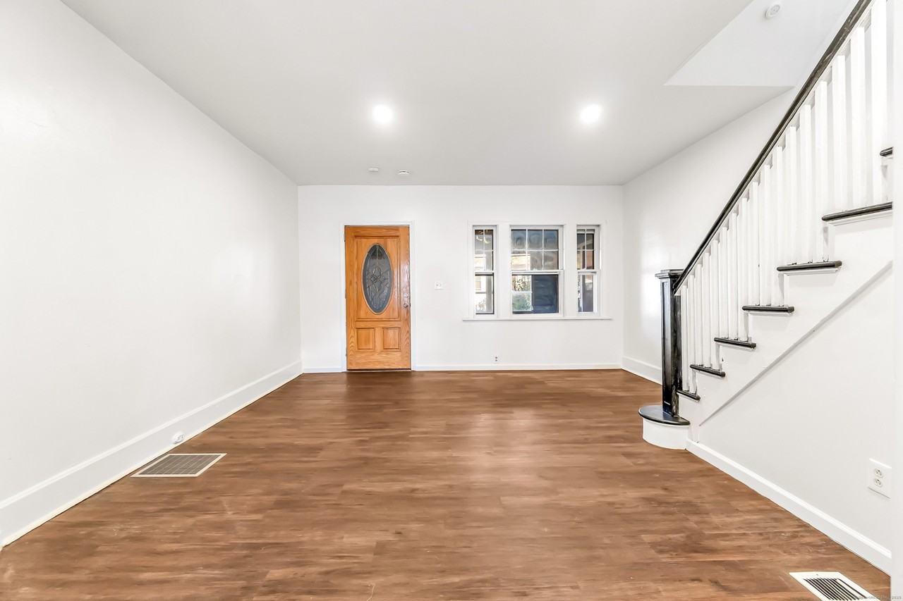 236 Wood St - Photo 5 of 28