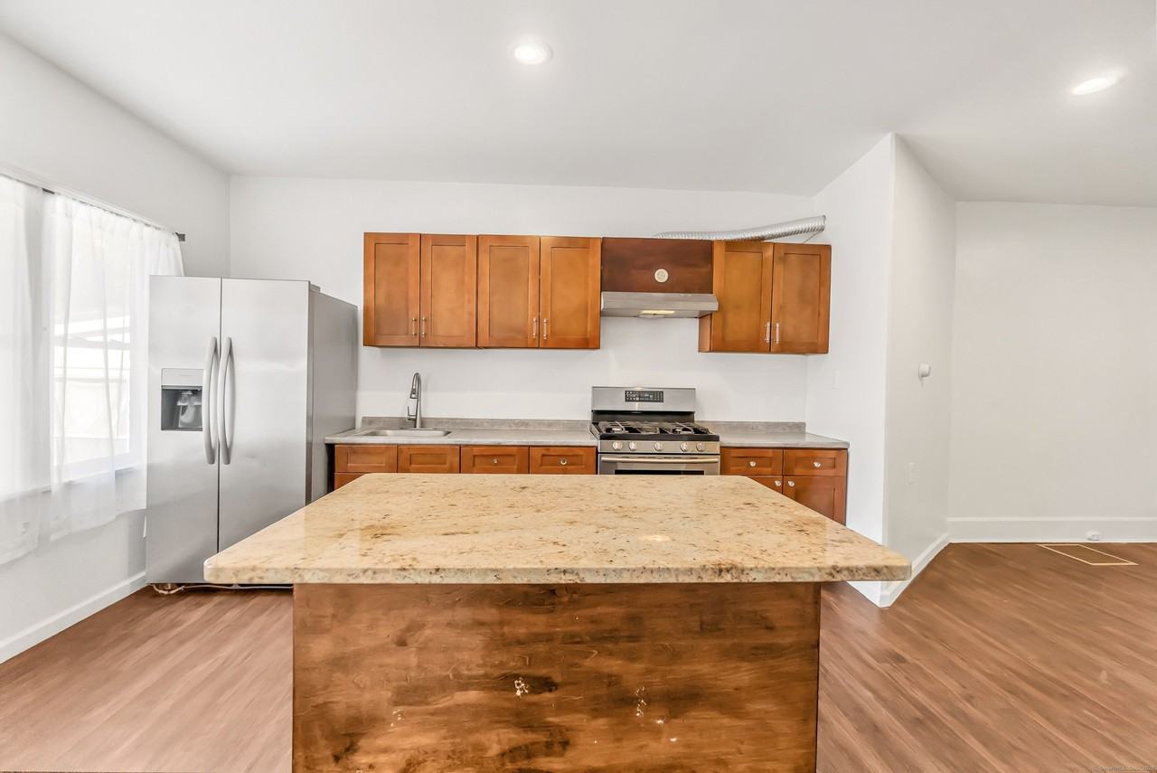 236 Wood St - Photo 7 of 28