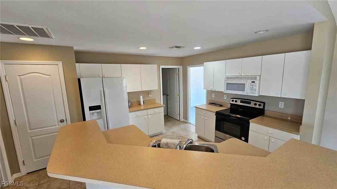 1316 Northeast 16th Place - Photo 7 of 9