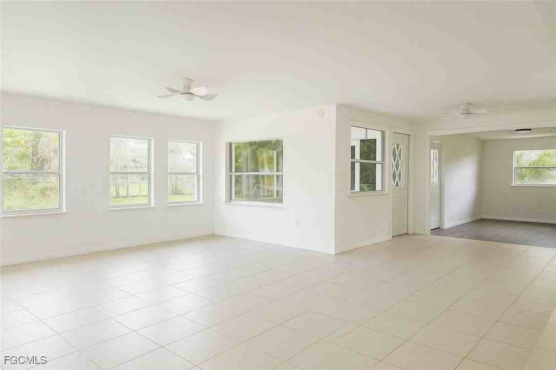 4123 Se 3rd Ave - Photo 6 of 21