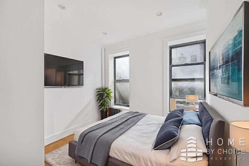 413 East 84th Street - Photo 5 of 10