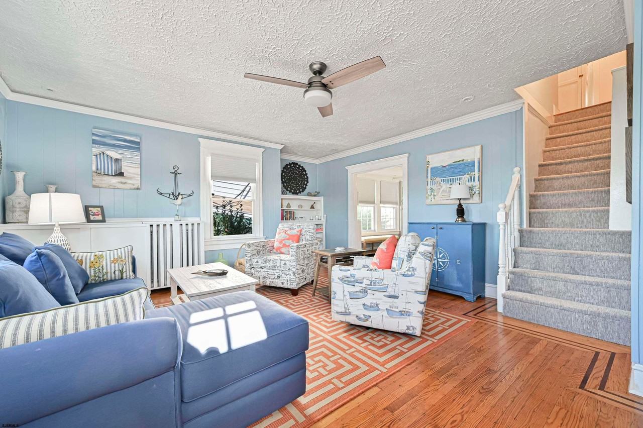 123 N Newark Ave - Photo 3 of 34