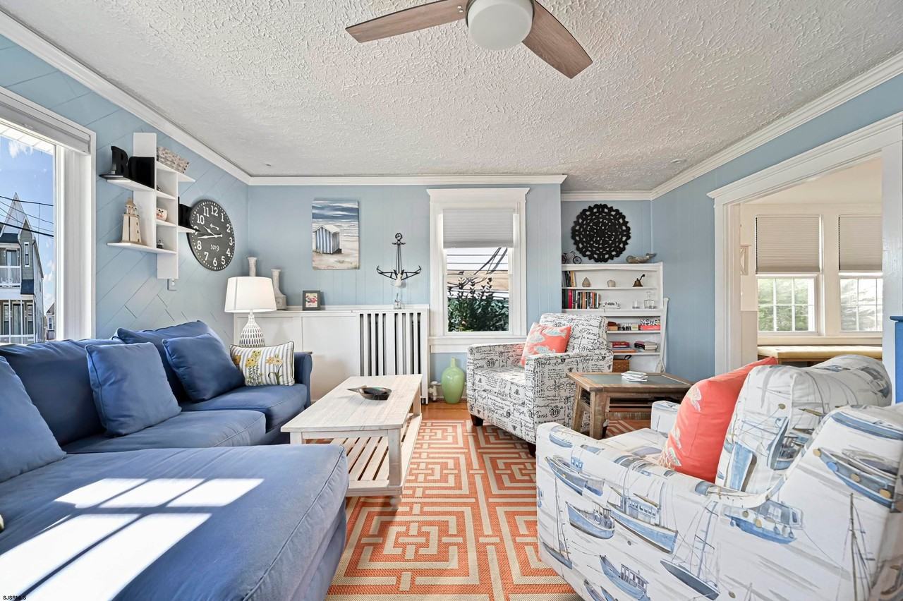 123 N Newark Ave - Photo 4 of 34