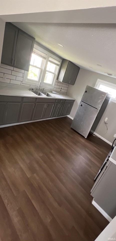 3303 Harvester Ave - Photo 3 of 6