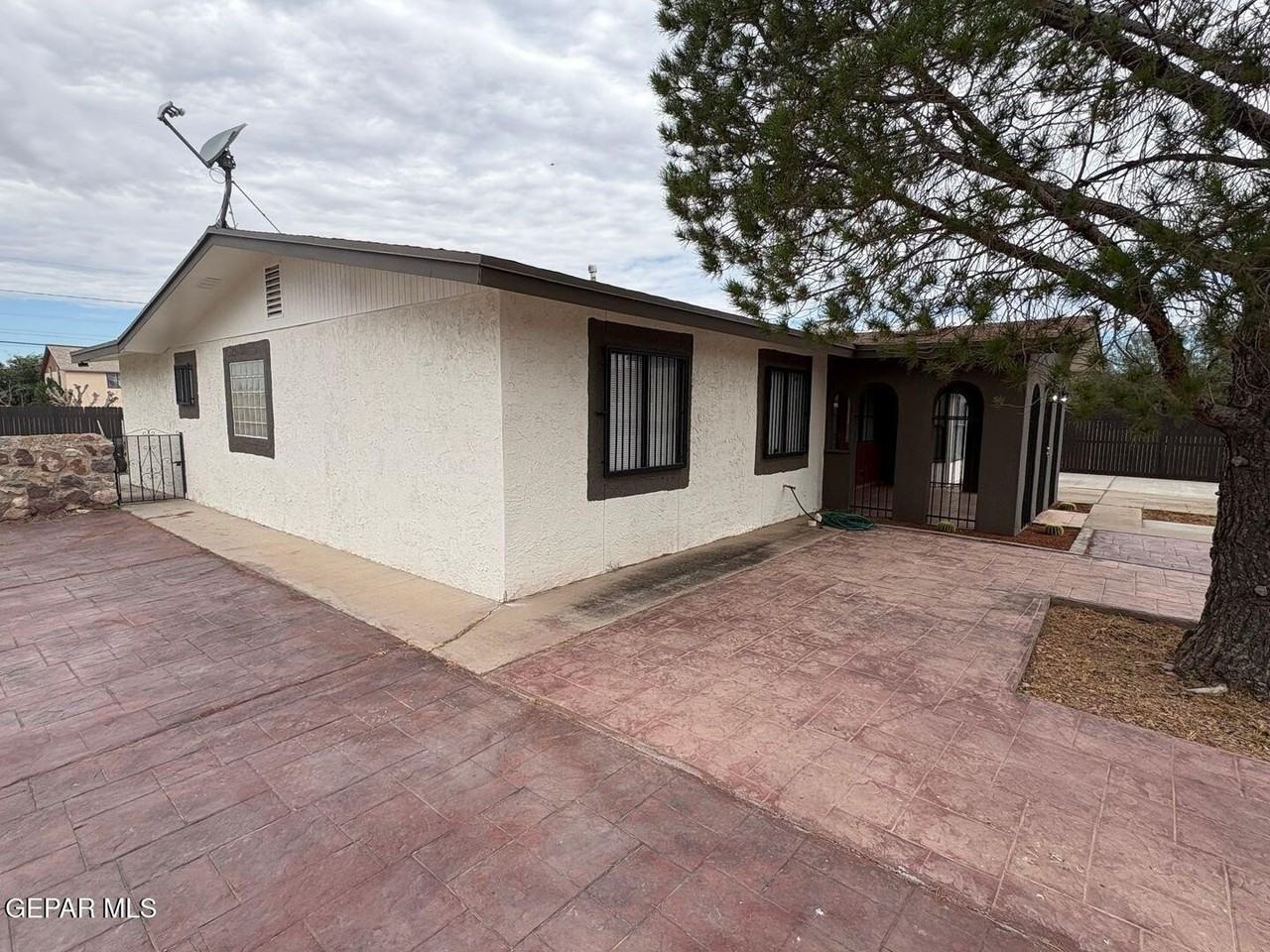 316 6th St - Photo 3 of 34