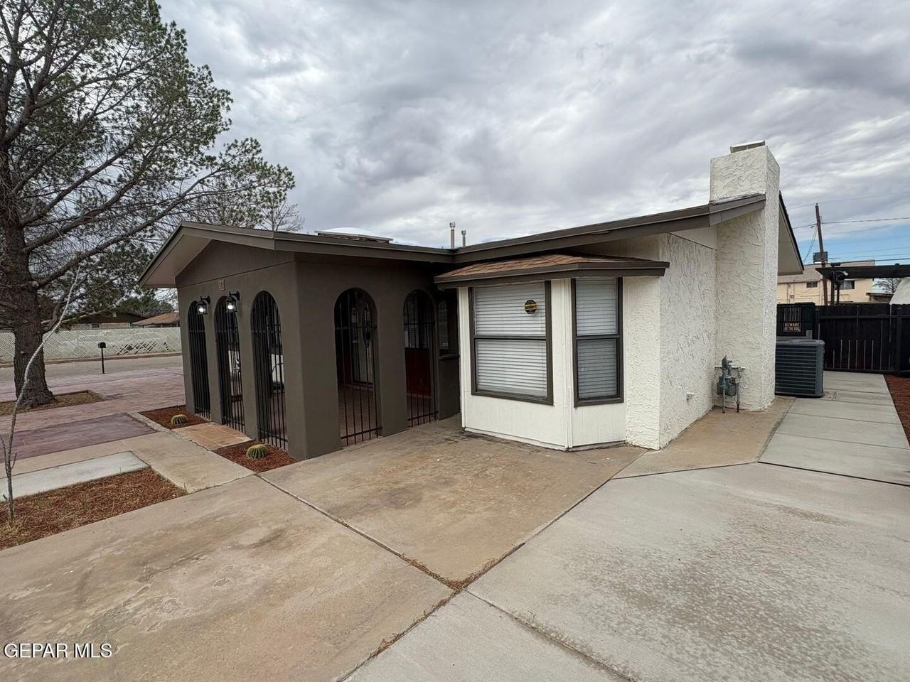 316 6th St - Photo 4 of 34