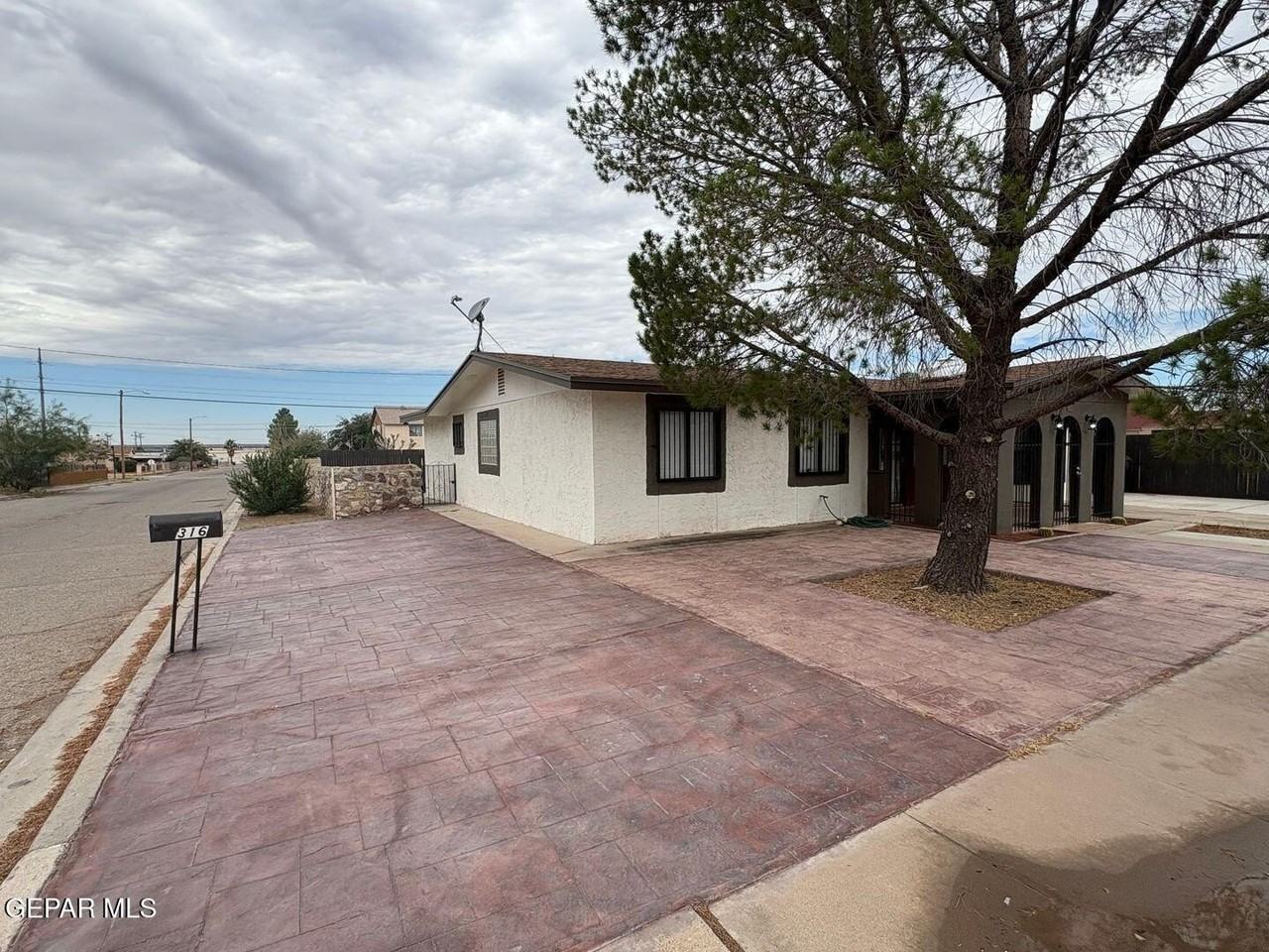 316 6th St - Photo 5 of 34