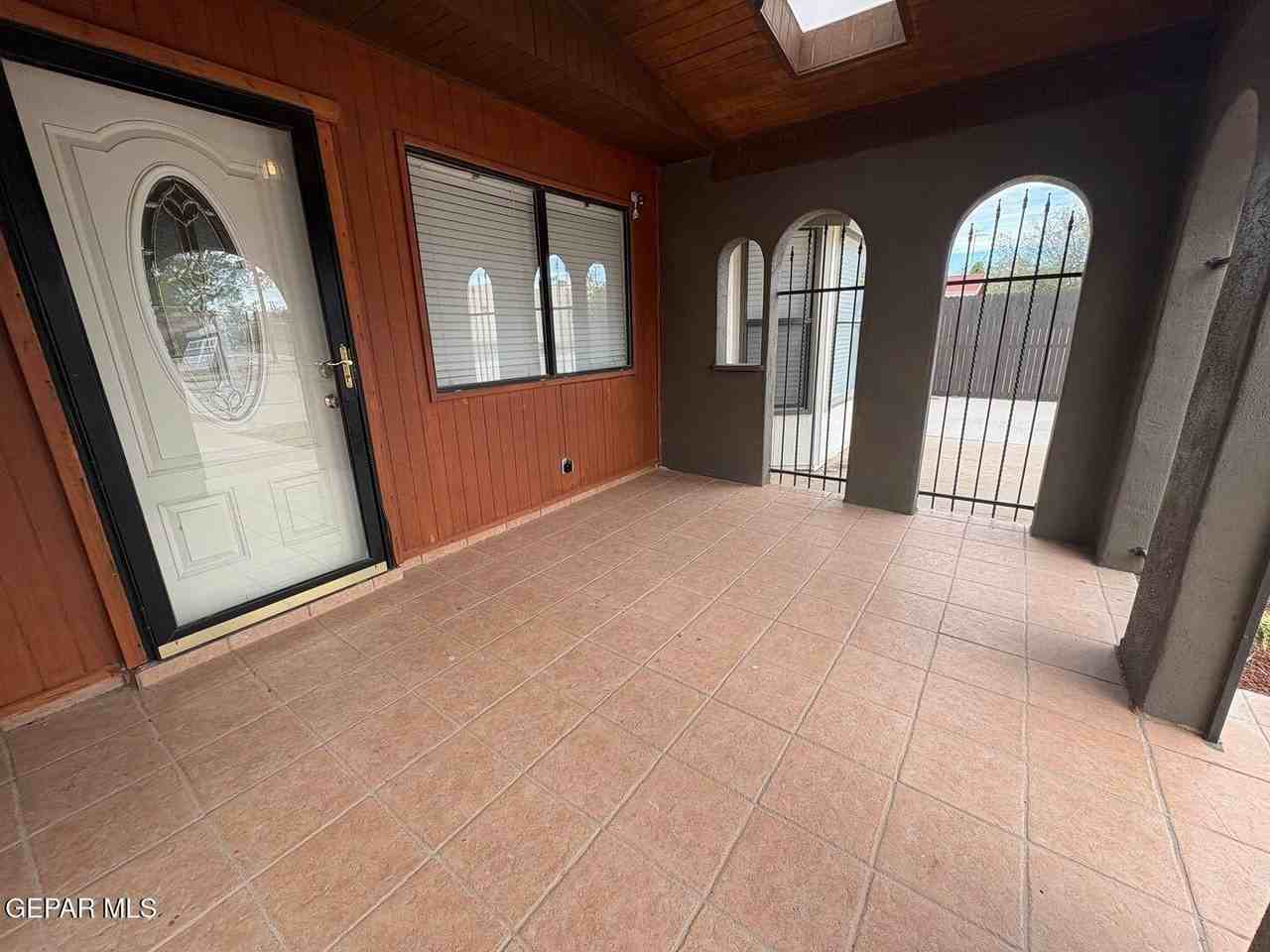 316 6th St - Photo 6 of 34