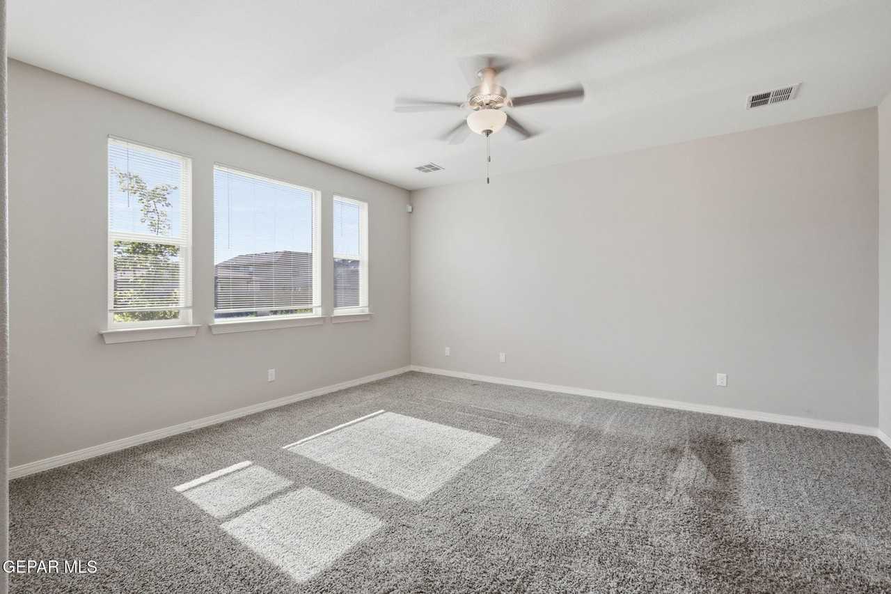 14459 Eastbrook Dr - Photo 3 of 18