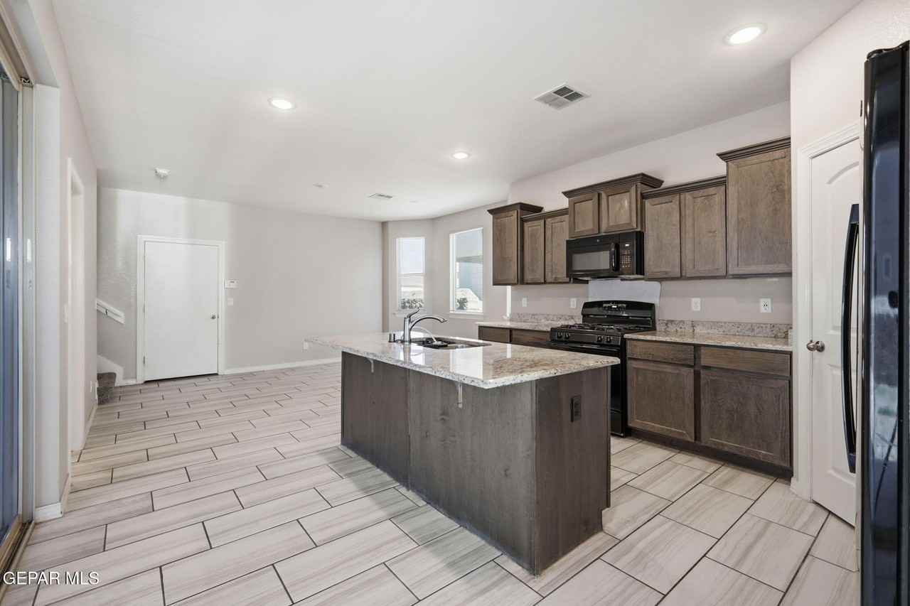 14459 Eastbrook Dr - Photo 5 of 18