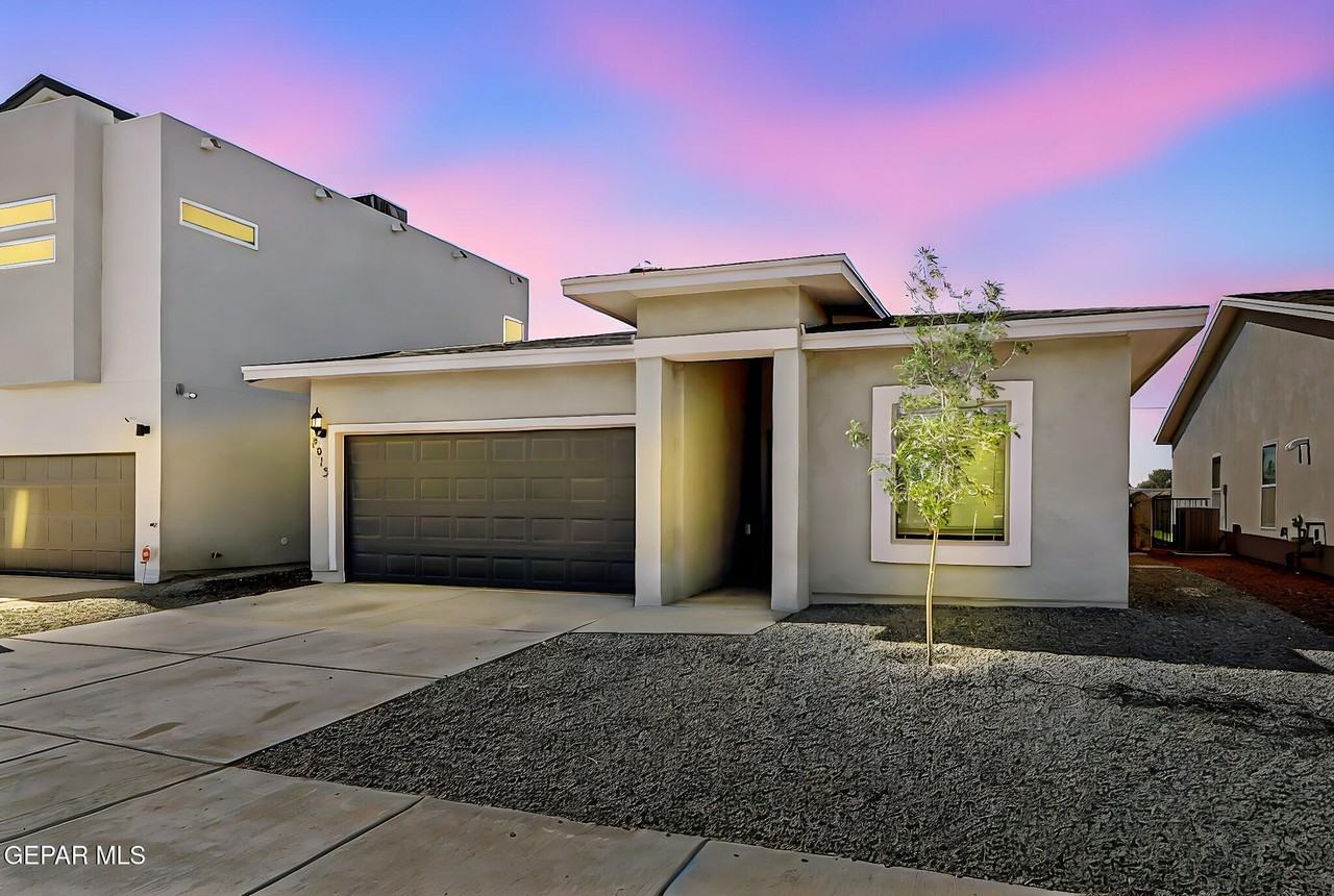 5913 Ruidoso Downs St - Photo 2 of 35