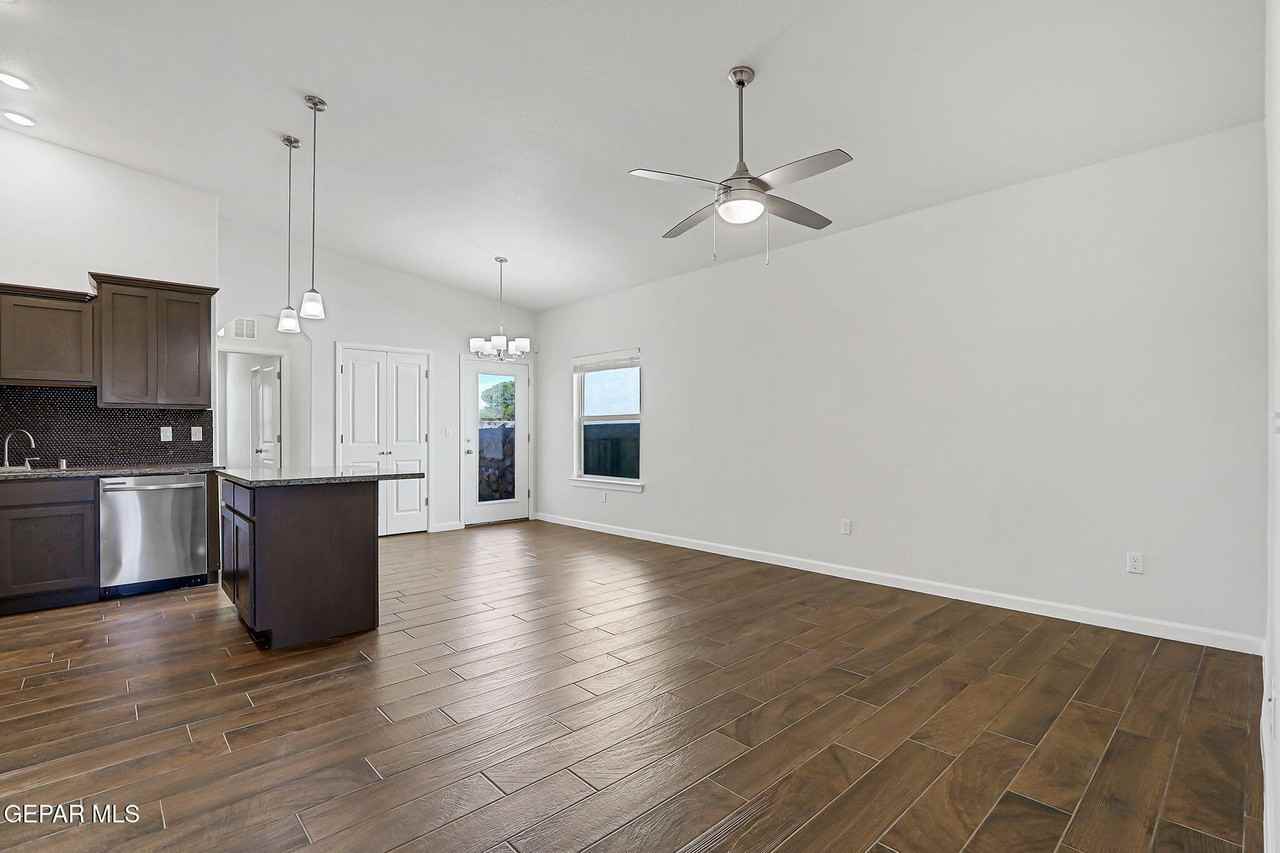 5913 Ruidoso Downs St - Photo 3 of 35