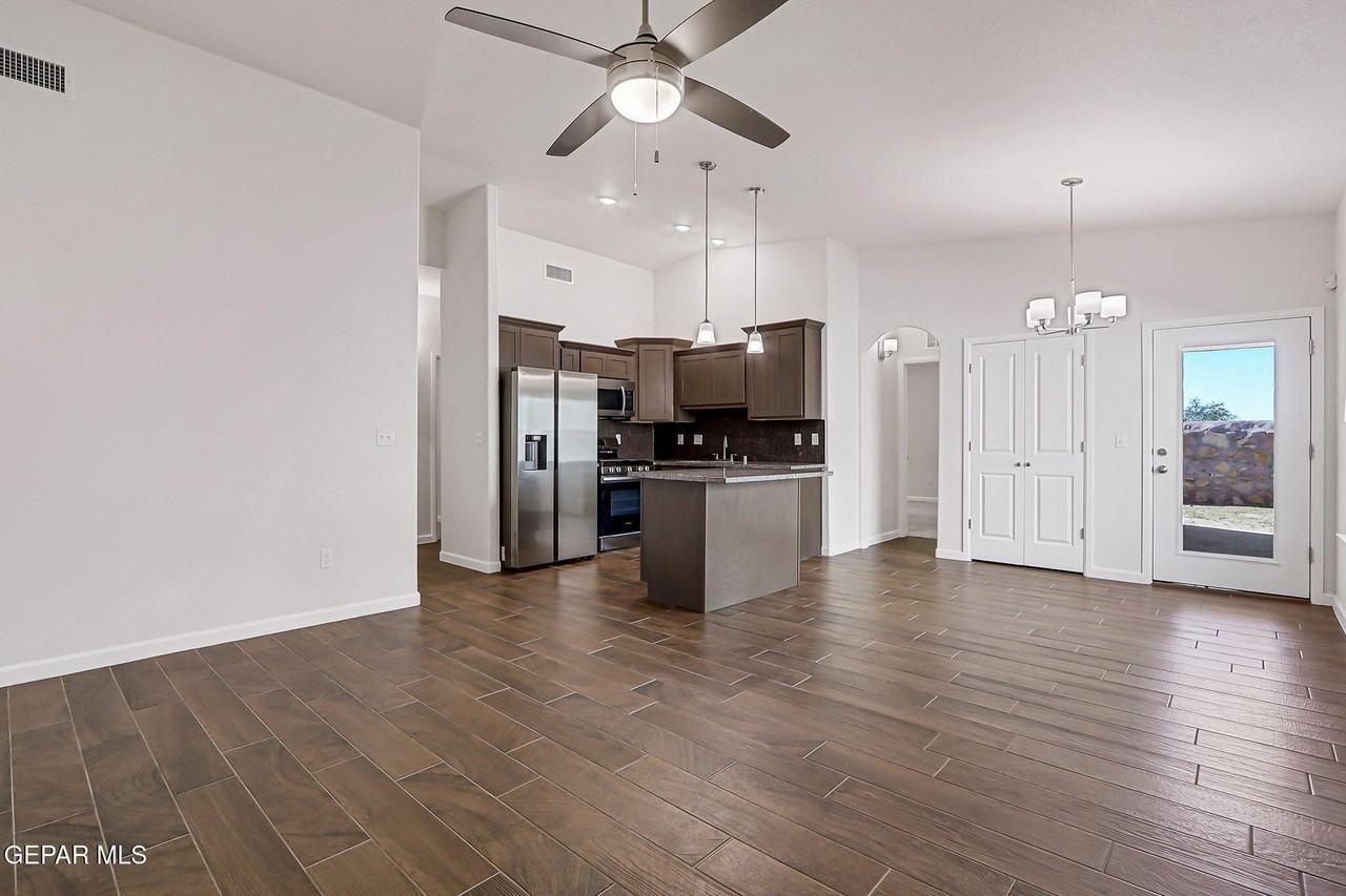 5913 Ruidoso Downs St - Photo 4 of 35