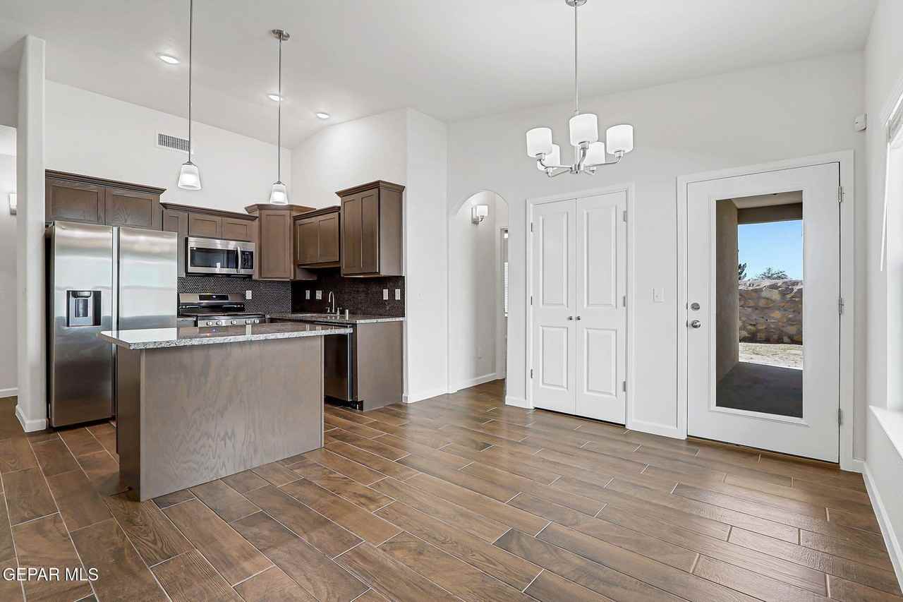 5913 Ruidoso Downs St - Photo 7 of 35