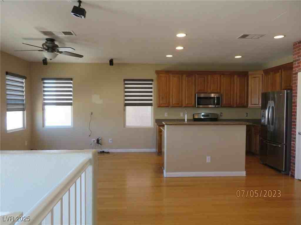 9342 Autumn View Avenue - Photo 3 of 20