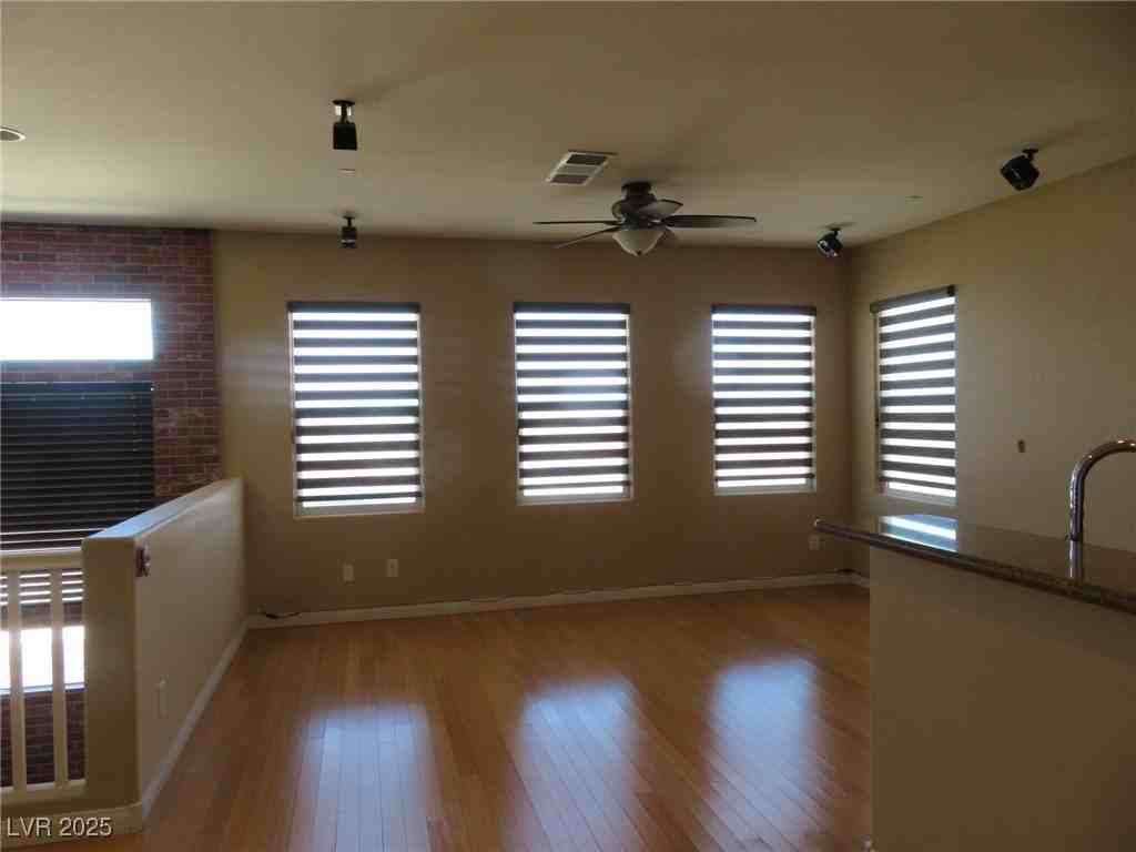 9342 Autumn View Avenue - Photo 4 of 20