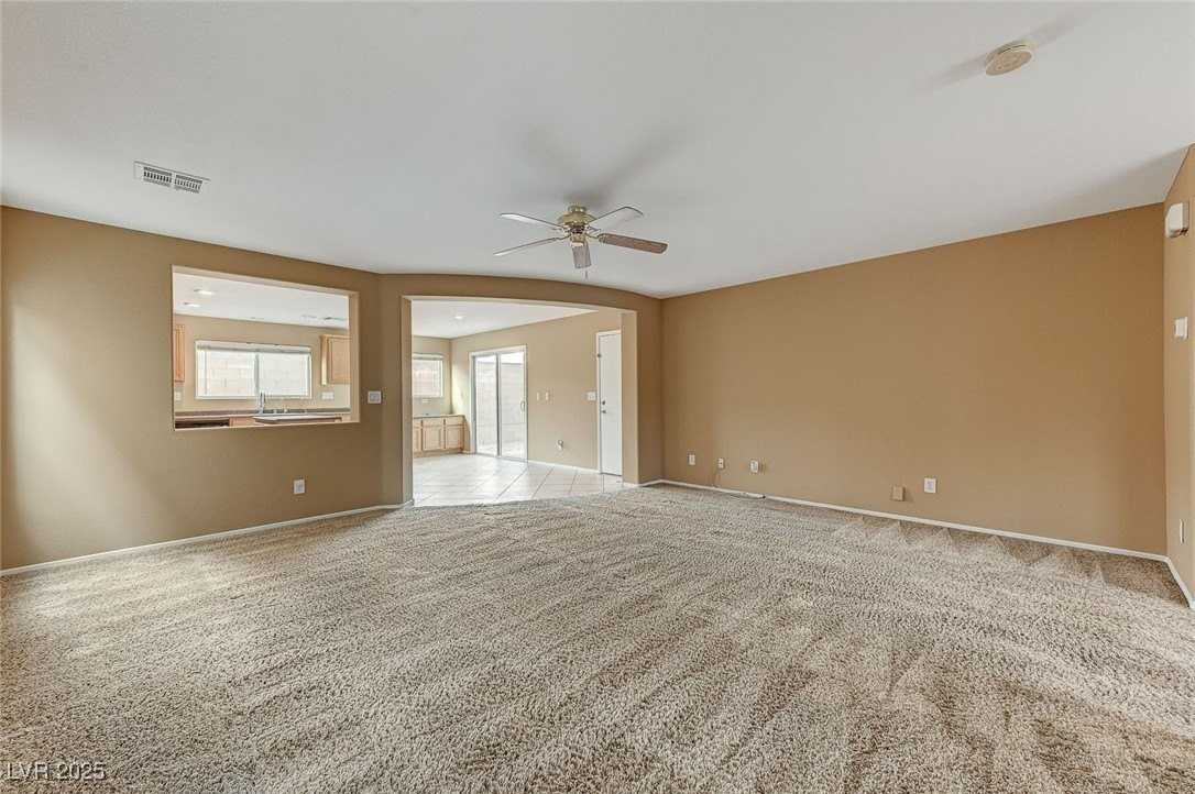 83 Lockheed Ave - Photo 3 of 28