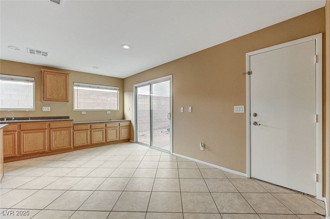 83 Lockheed Ave - Photo 6 of 28