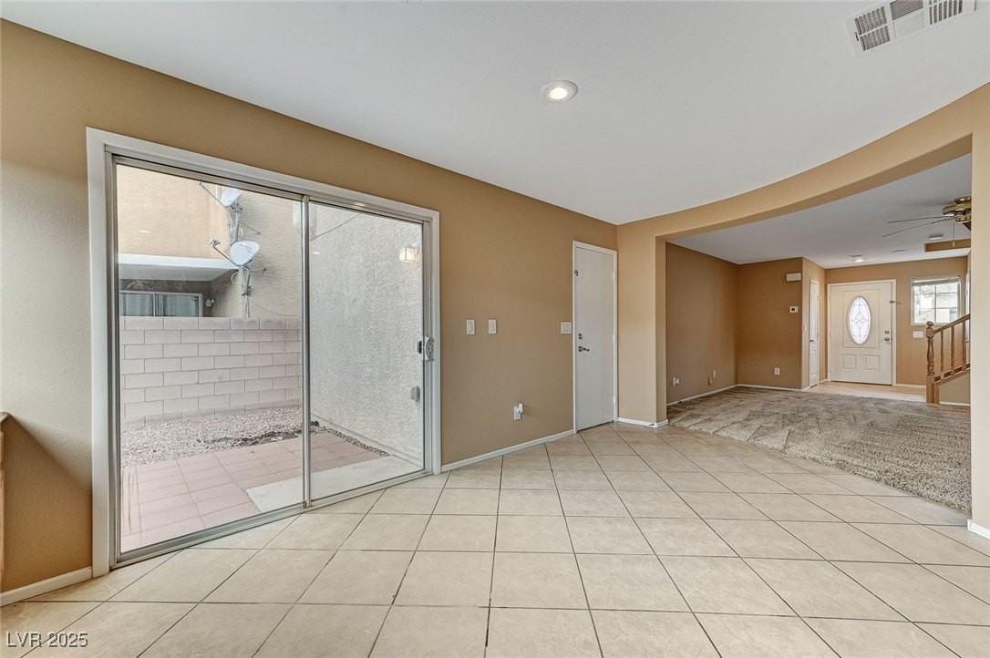 83 Lockheed Ave - Photo 7 of 28