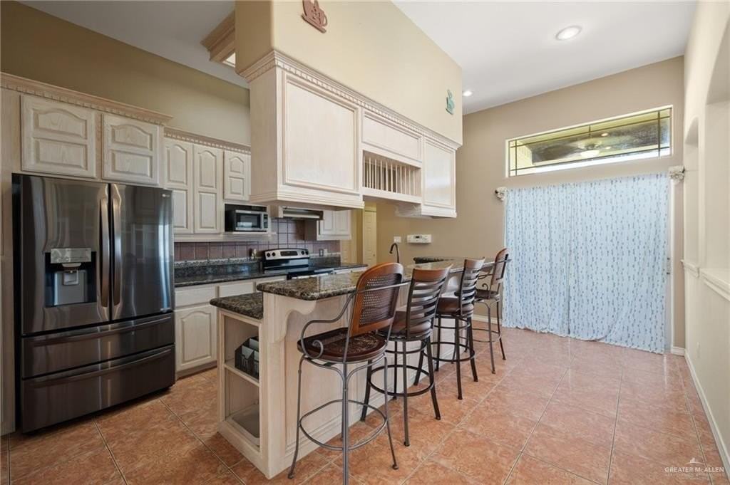 2111 E 25th St - Photo 7 of 19