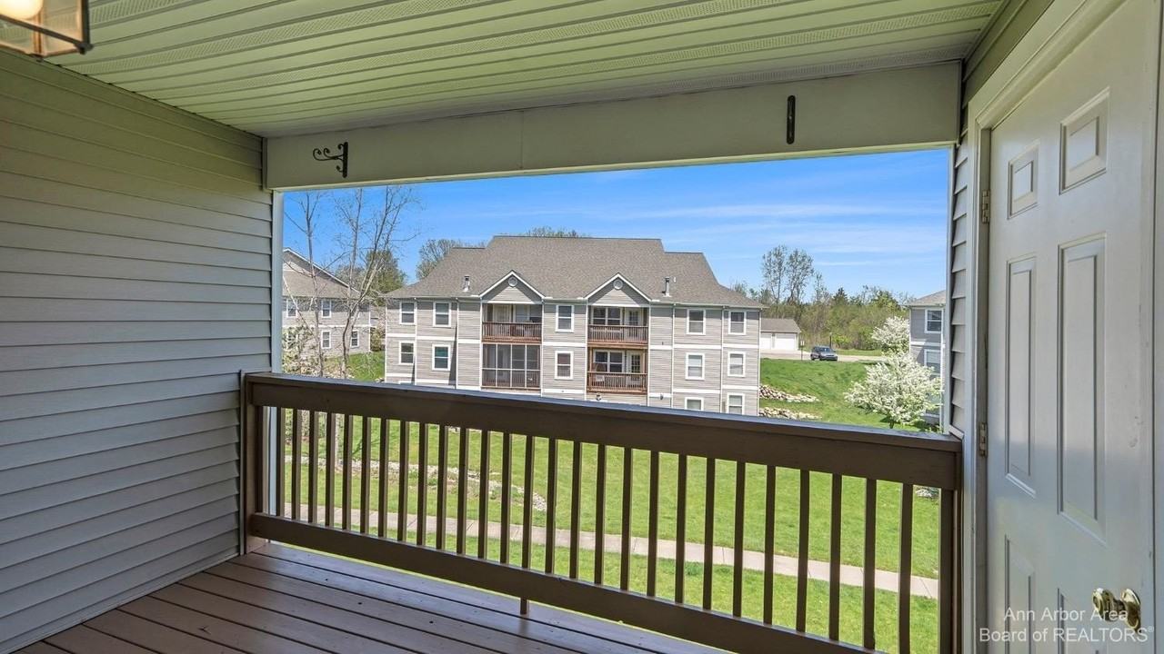 1328 Heatherwood Ln - Photo 2 of 27