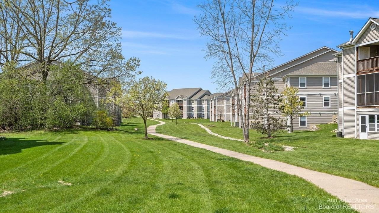 1328 Heatherwood Ln - Photo 3 of 27