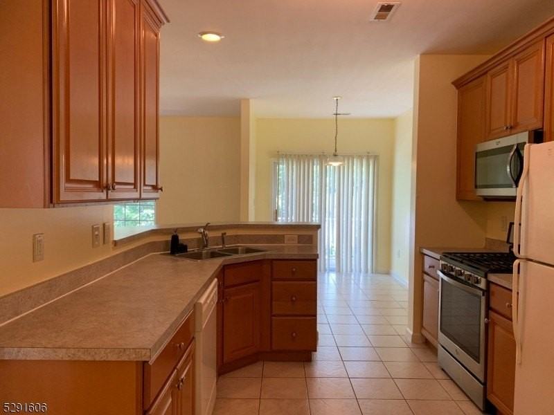 51 Truman Ave - Photo 2 of 14