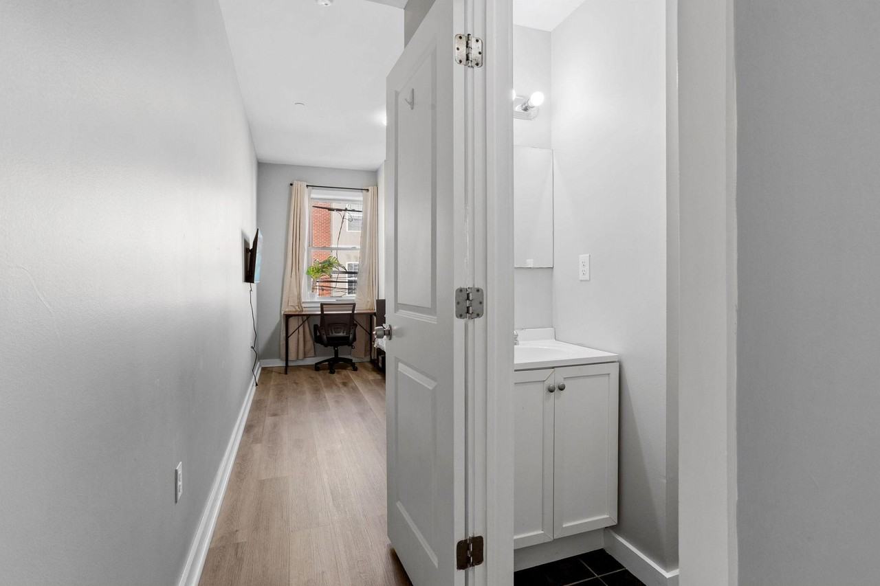 W Berks St - Photo 2 of 16