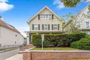 featured image of 10 Morton St #1