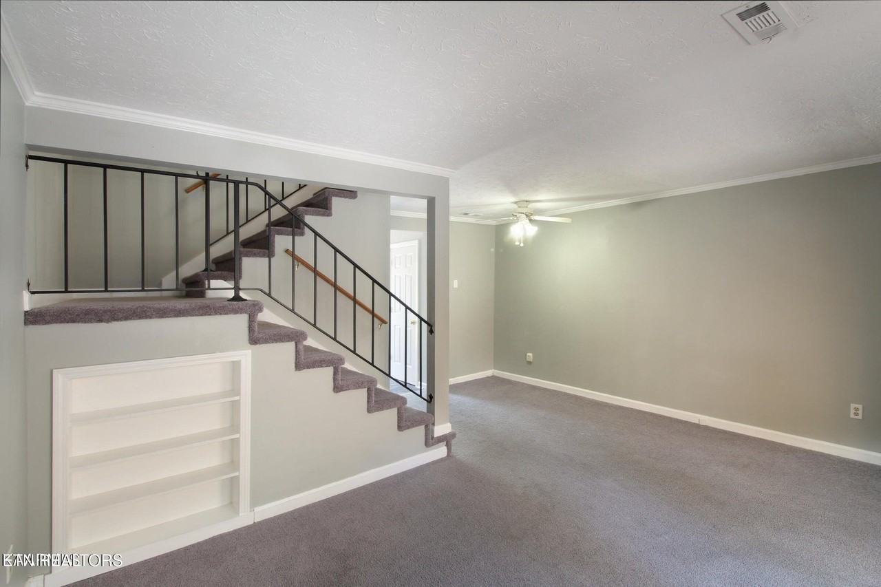 103 Lansdowne Dr Unit 103 #103 - Photo 2 of 11