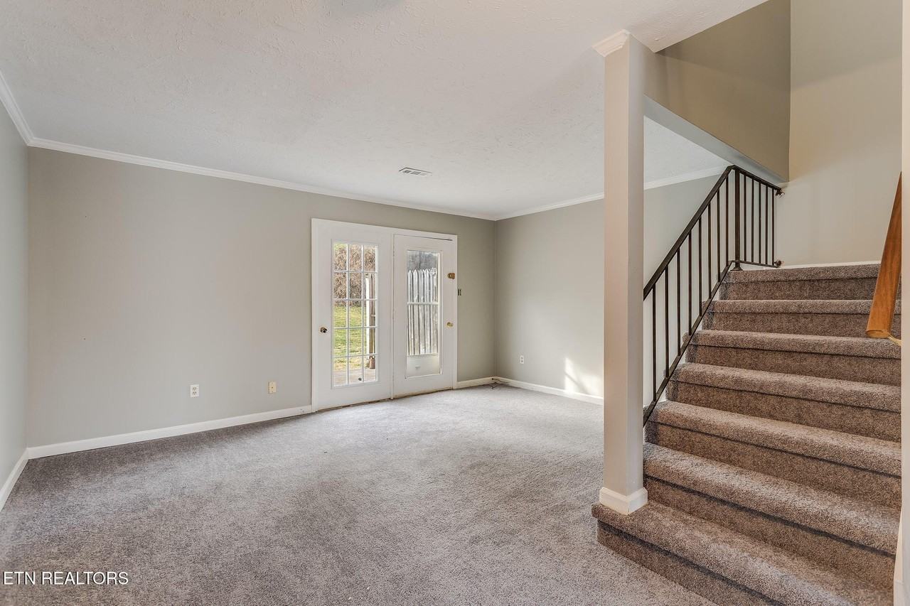 103 Lansdowne Dr Unit 103 #103 - Photo 4 of 11