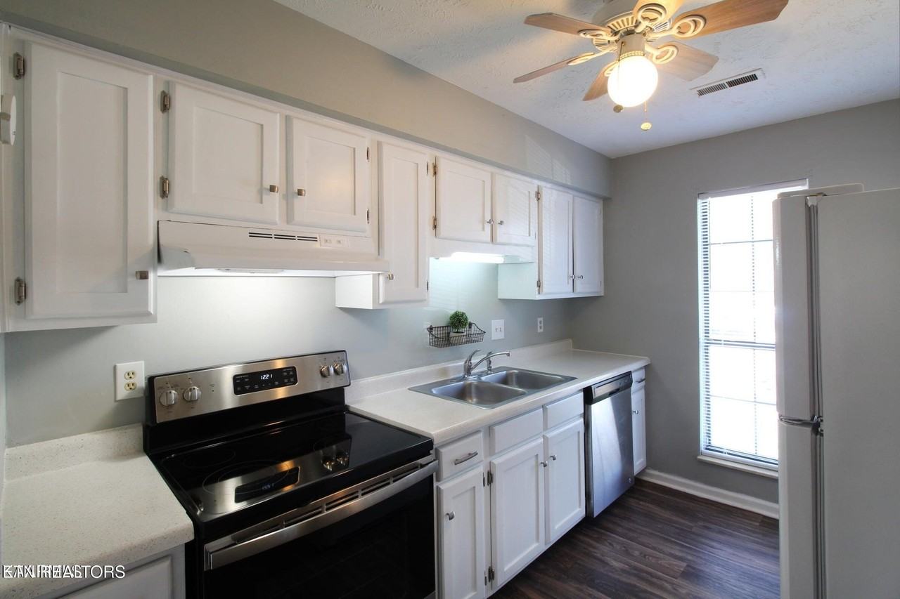 103 Lansdowne Dr Unit 103 #103 - Photo 5 of 11