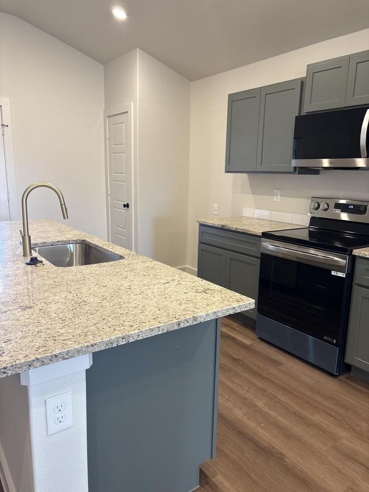 2143 Langford Ave - Photo 2 of 10