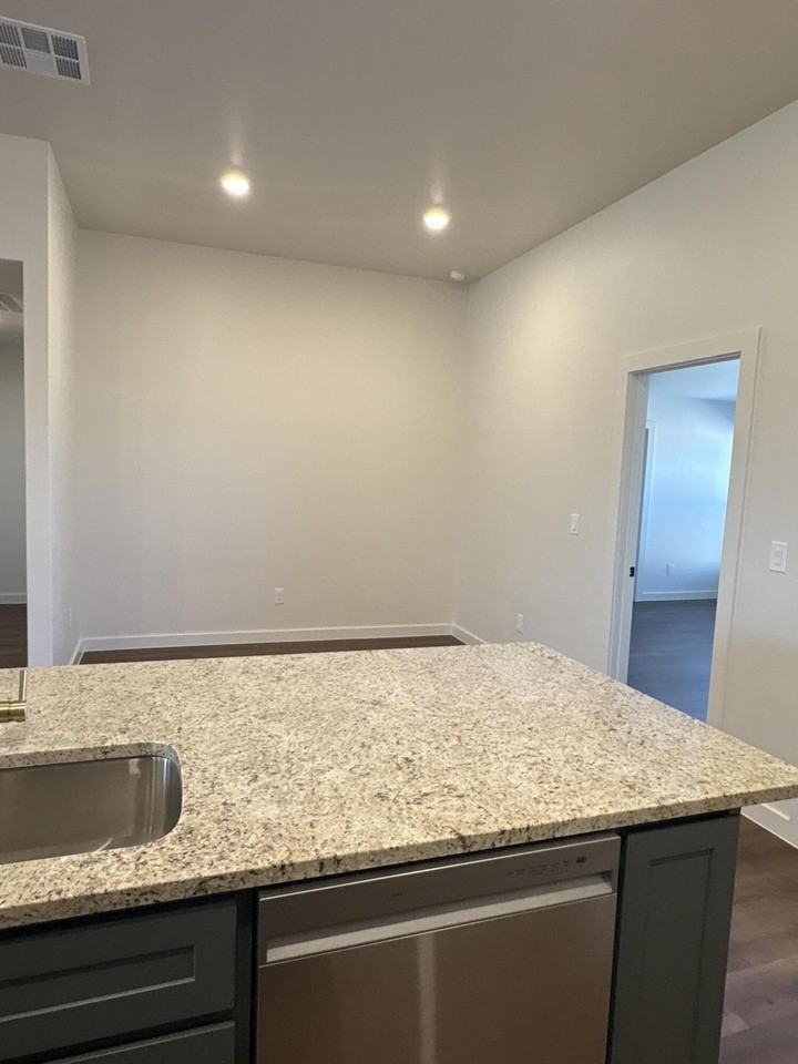 2143 Langford Ave - Photo 4 of 10