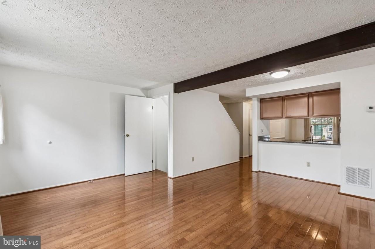 8277 Crestmont Cir - Photo 6 of 23