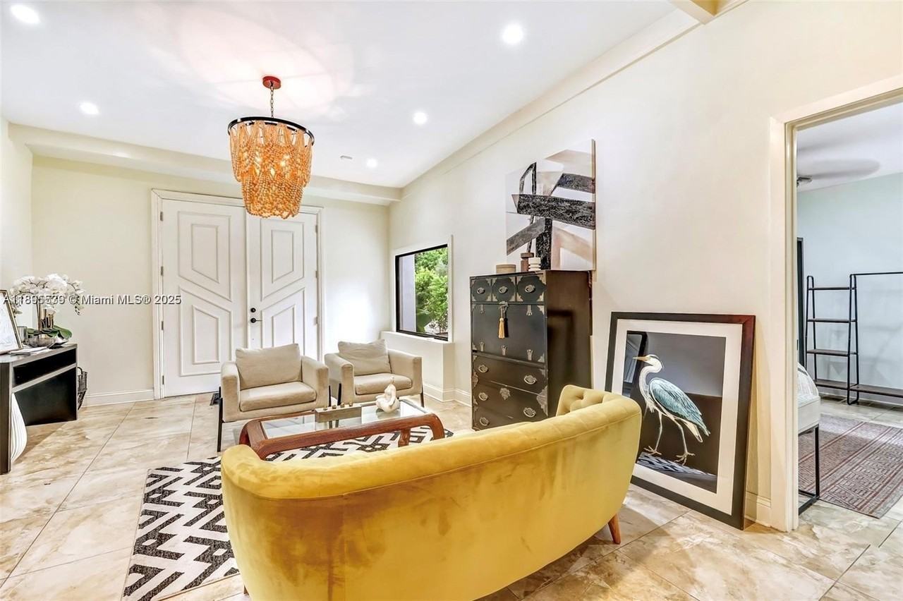 991 Ne 82nd St - Photo 4 of 43