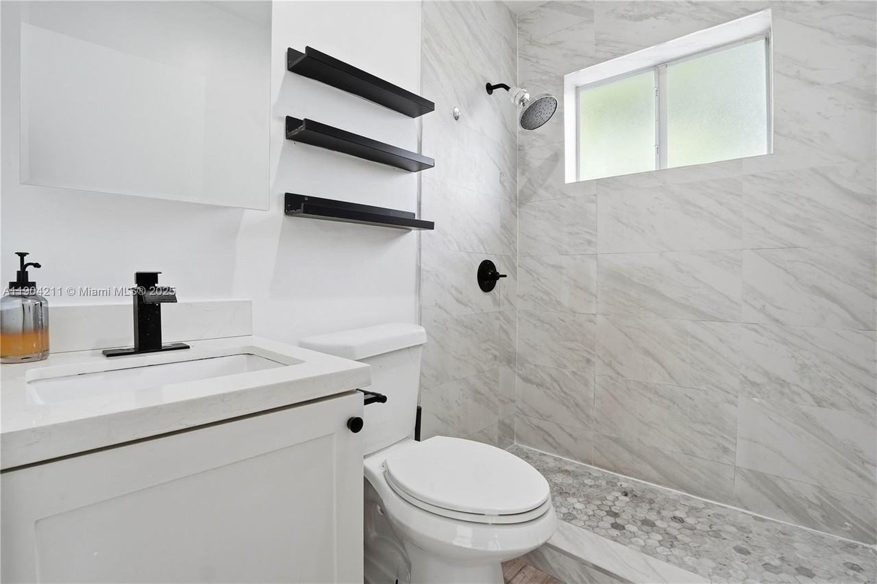 60 Nw 42nd St #0 - Photo 7 of 27