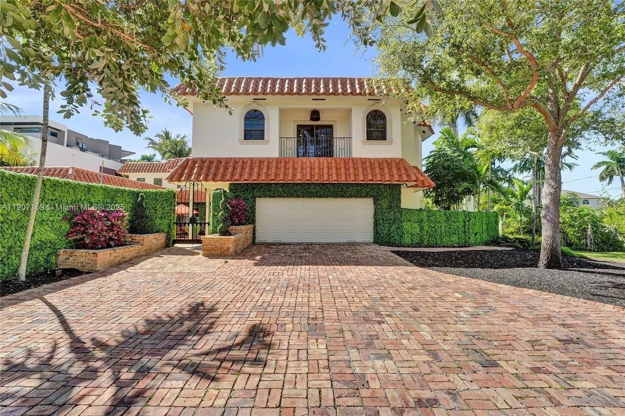 2035 Ne 31st Ave #2035 - Photo 2 of 50