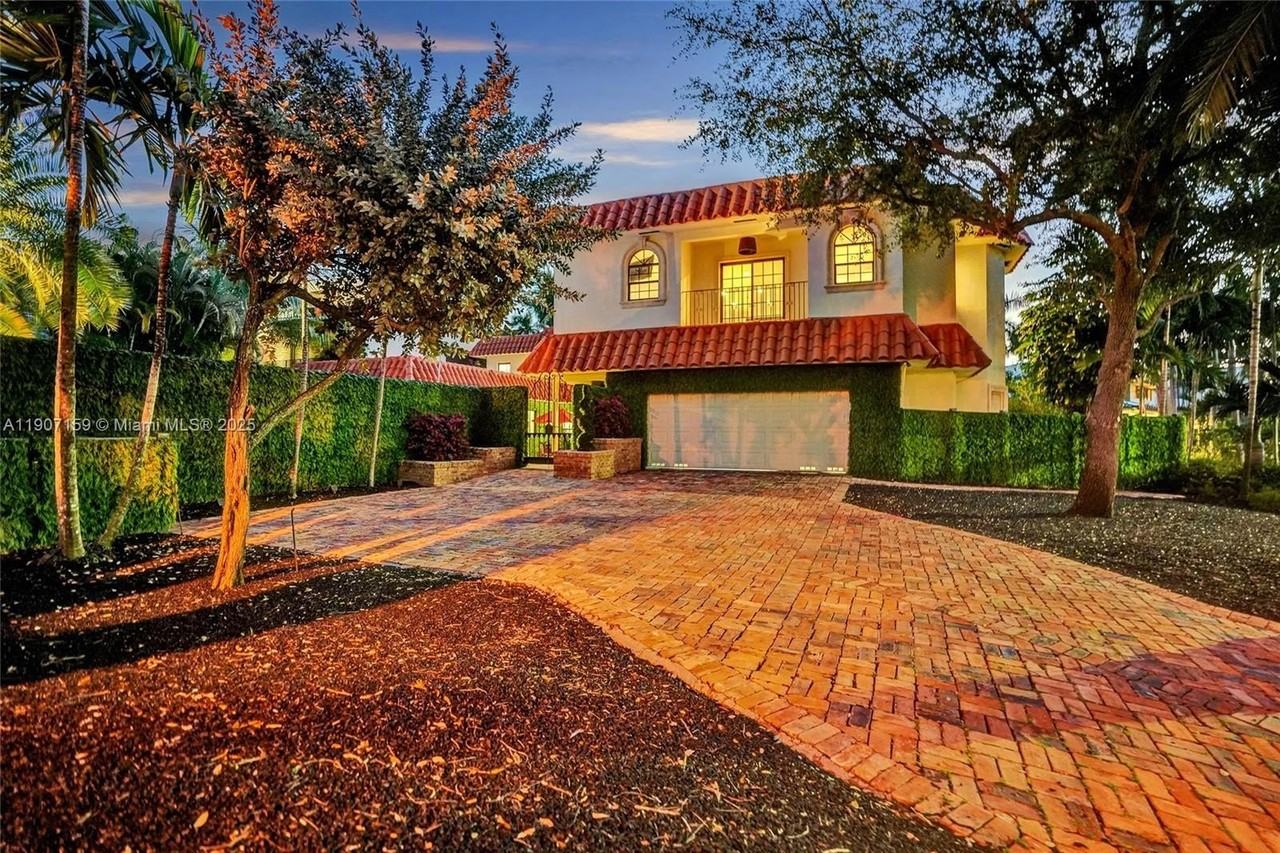 2035 Ne 31st Ave #2035 - Photo 3 of 50