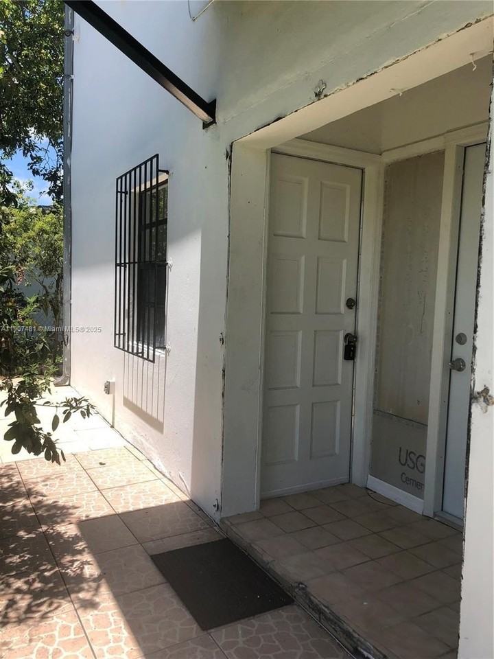 1374 Ne 176th St #3 - Photo 2 of 7