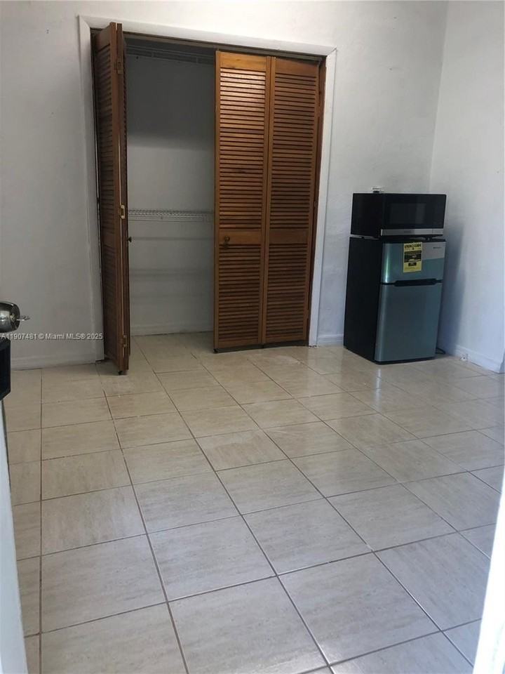 1374 Ne 176th St #3 - Photo 3 of 7