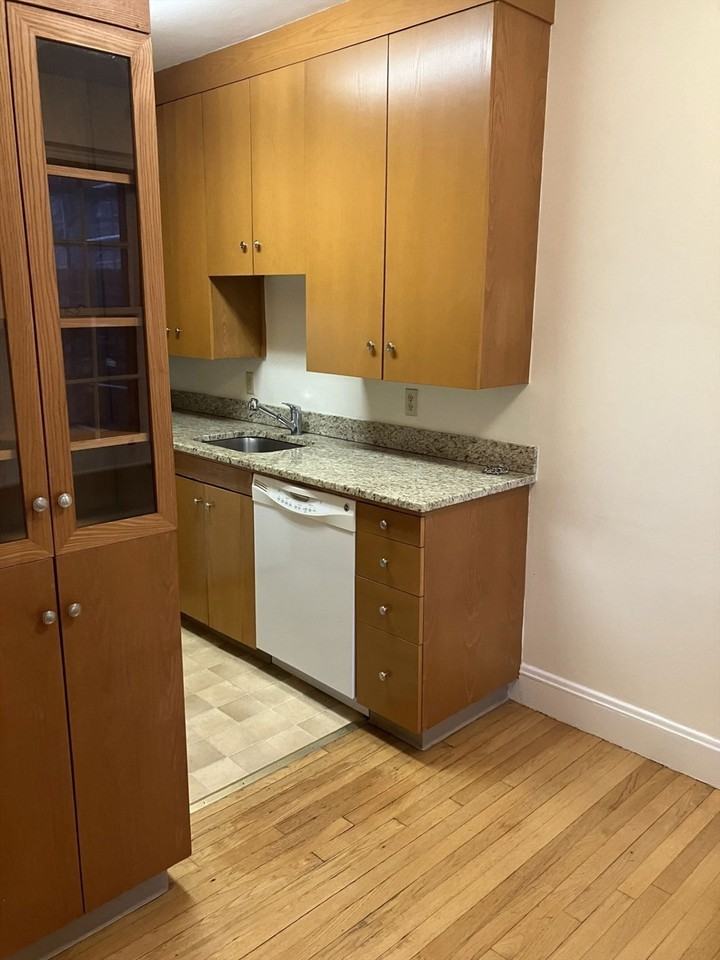 988 Memorial Dr #389 - Photo 6 of 8