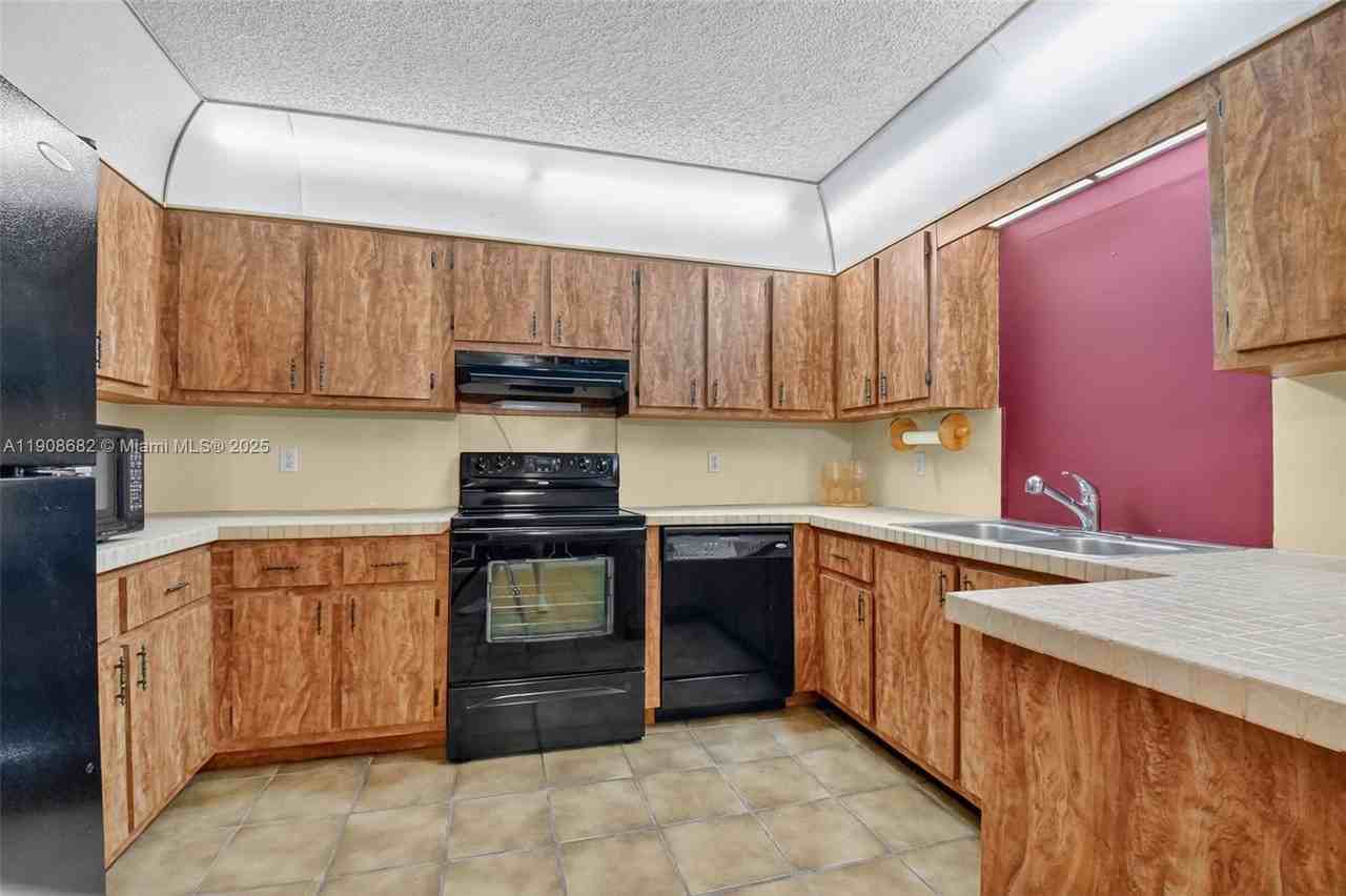 6858 S Congress Ave - Photo 7 of 37