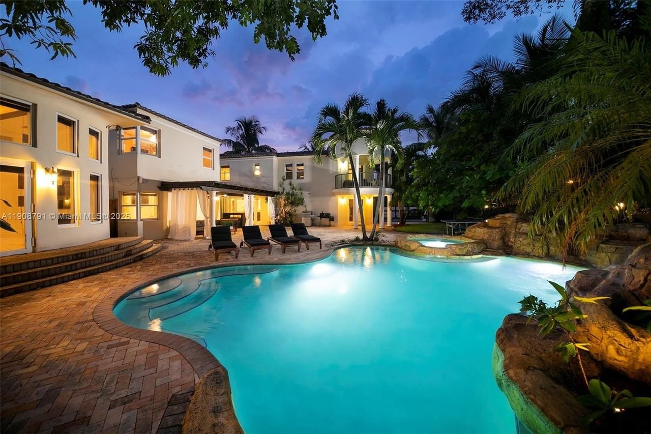 1051 Ne 89th St - Photo 2 of 50