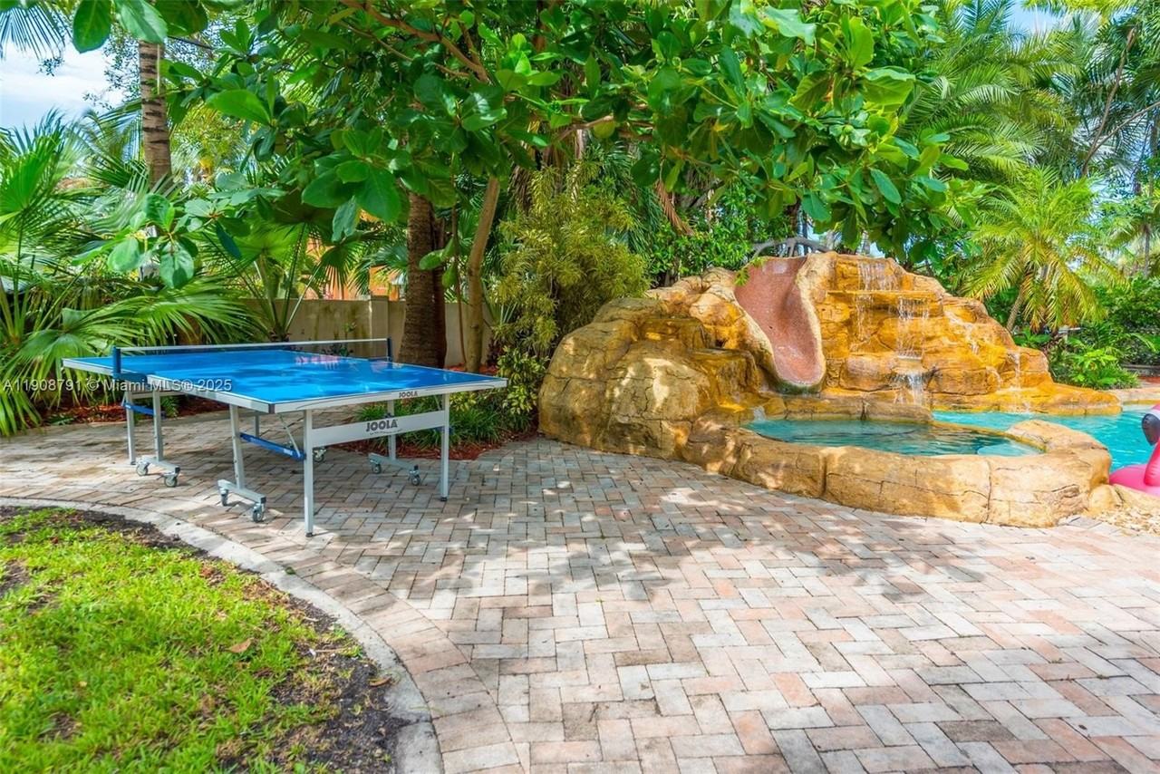 1051 Ne 89th St - Photo 5 of 50