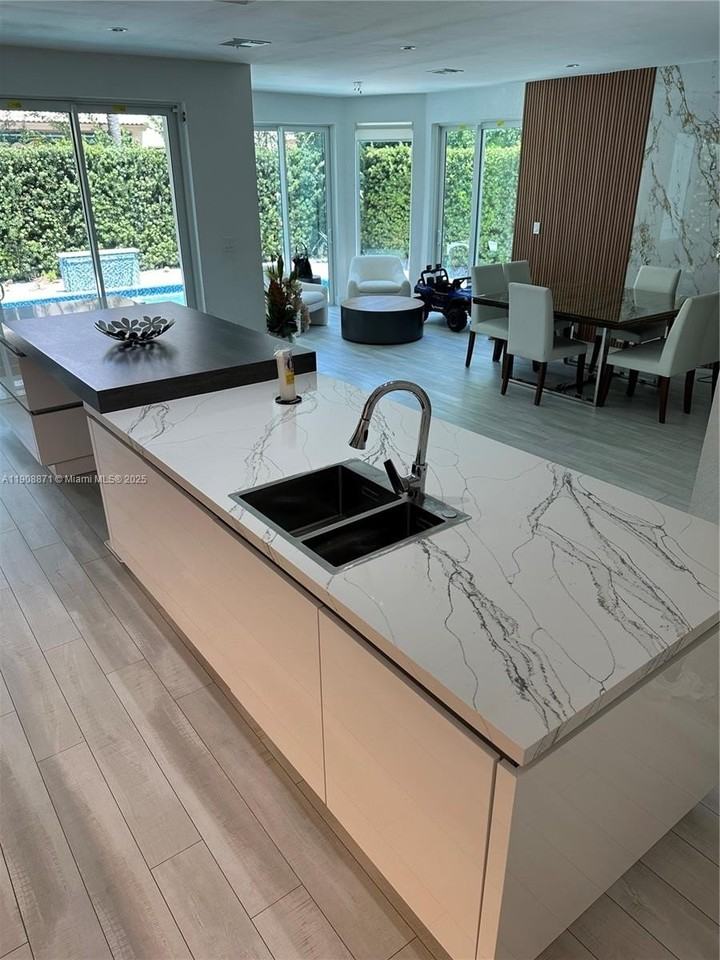 7060 Nw 107th Pl #7060 - Photo 2 of 10